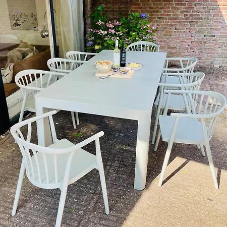 Close To The * Noordwijkerhout